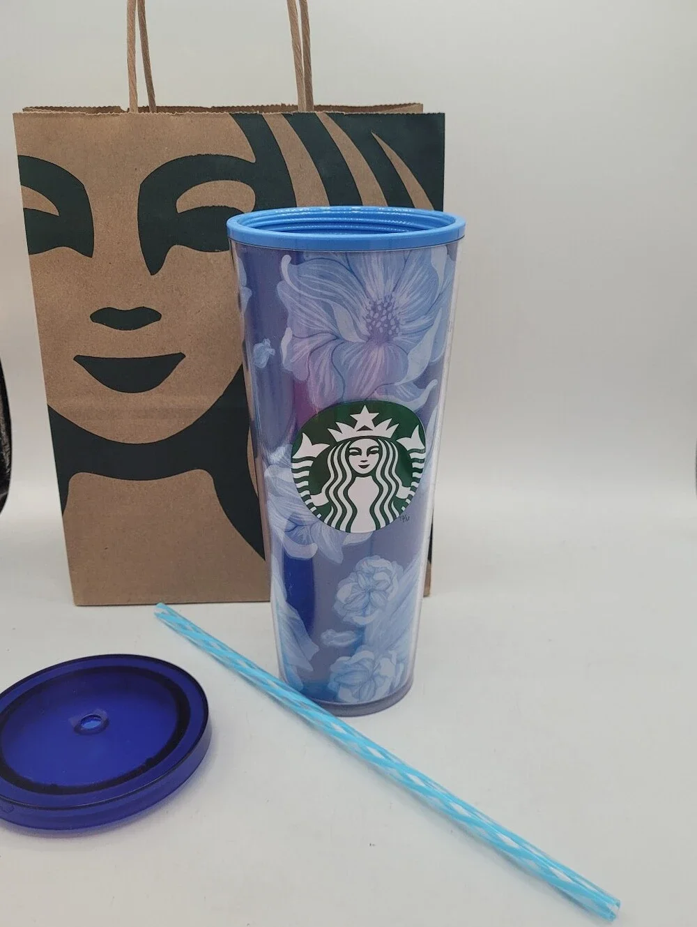 Starbucks Desert Floral Cactus cold cup is a 24 fl oz